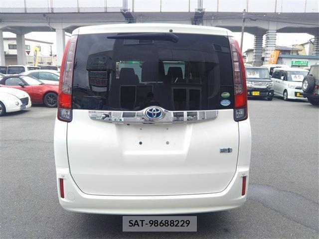 Toyota NOAH HYBRID 2015-11 7222822-4