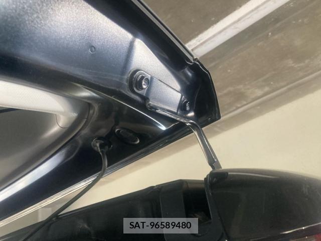 Toyota NOAH HYBRID 2015-11 7222823-9