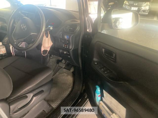 Toyota NOAH HYBRID 2015-11 7222823-10