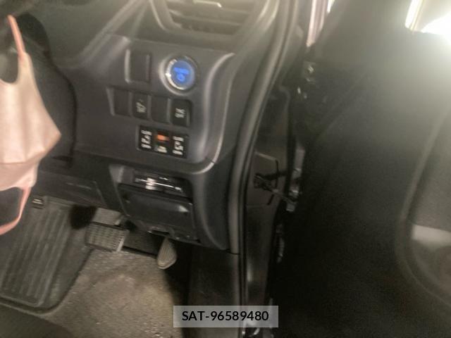 Toyota NOAH HYBRID 2015-11 7222823-11