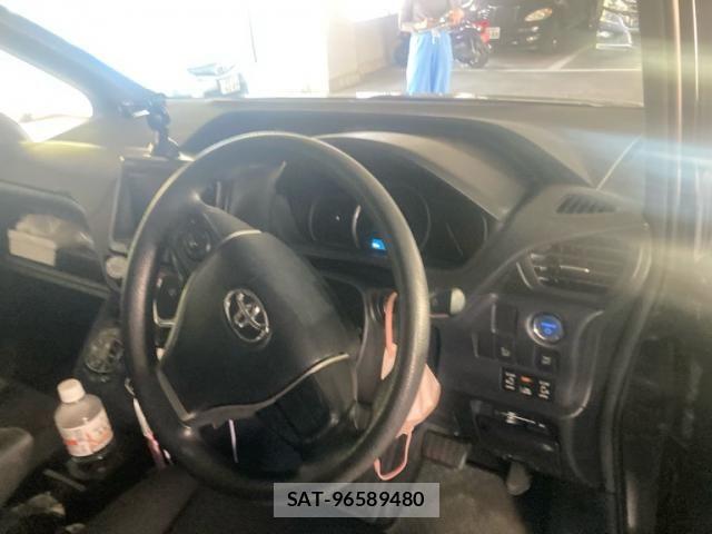 Toyota NOAH HYBRID 2015-11 7222823-12