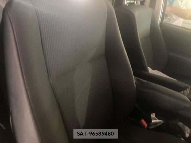 Toyota NOAH HYBRID 2015-11 7222823-13