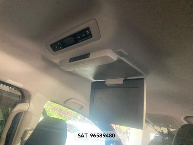 Toyota NOAH HYBRID 2015-11 7222823-16