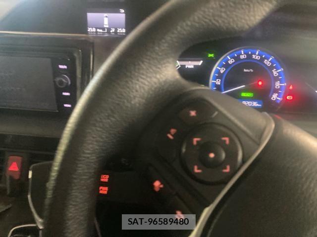 Toyota NOAH HYBRID 2015-11 7222823-19