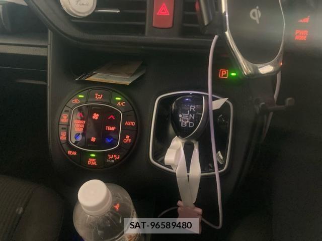 Toyota NOAH HYBRID 2015-11 7222823-21