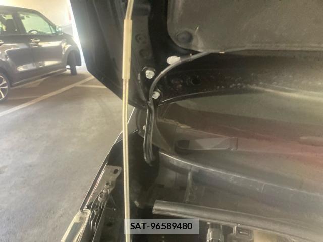 Toyota NOAH HYBRID 2015-11 7222823-26