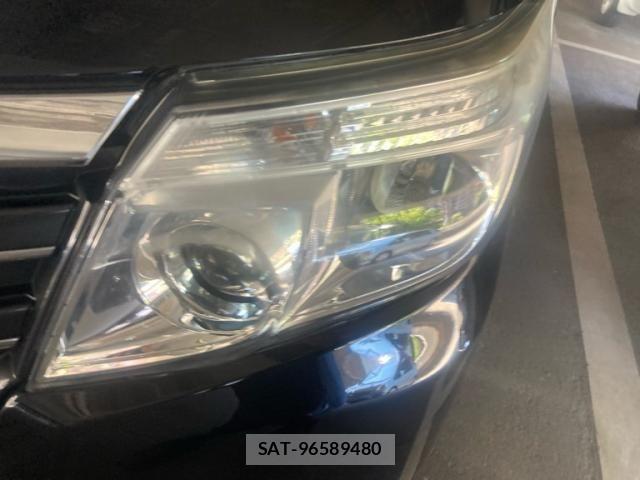 Toyota NOAH HYBRID 2015-11 7222823-2