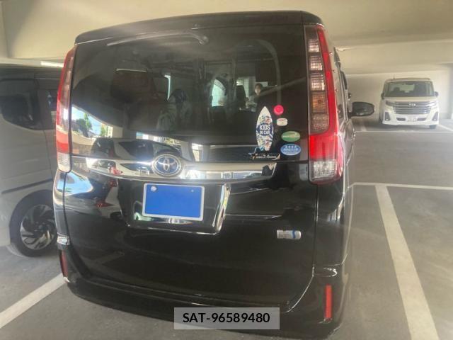 Toyota NOAH HYBRID 2015-11 7222823-6