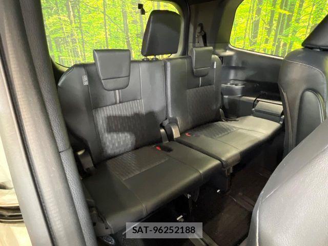 Toyota NOAH HYBRID 2022-09 7222838-9