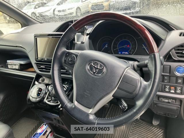 Toyota NOAH HYBRID 2020-03 7218187-18