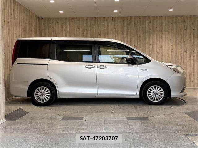 Toyota NOAH HYBRID 2016-03 7222827-16