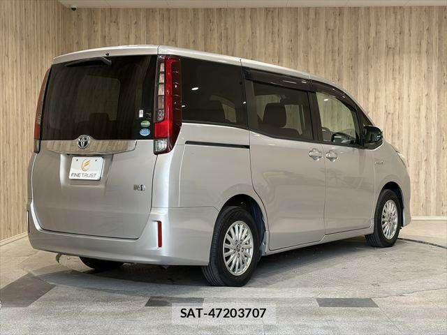 Toyota NOAH HYBRID 2016-03 7222827-17