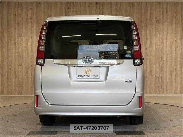 Toyota NOAH HYBRID 2016-03 7222827-18