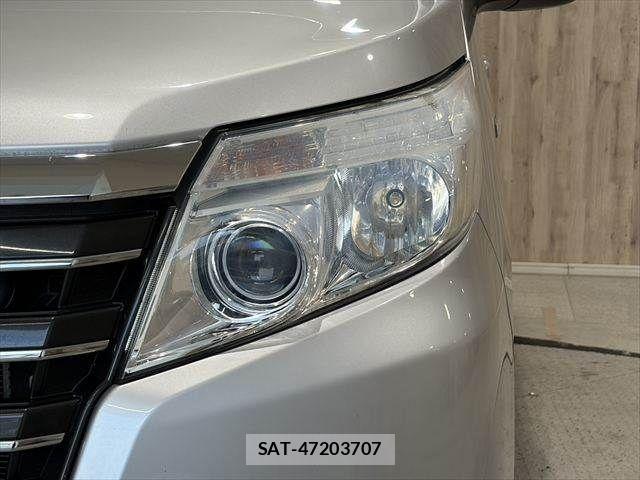 Toyota NOAH HYBRID 2016-03 7222827-23