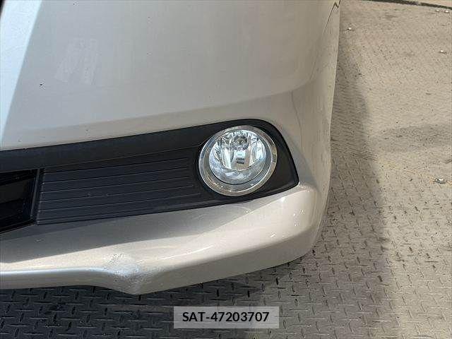 Toyota NOAH HYBRID 2016-03 7222827-25