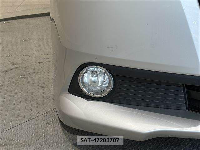 Toyota NOAH HYBRID 2016-03 7222827-26