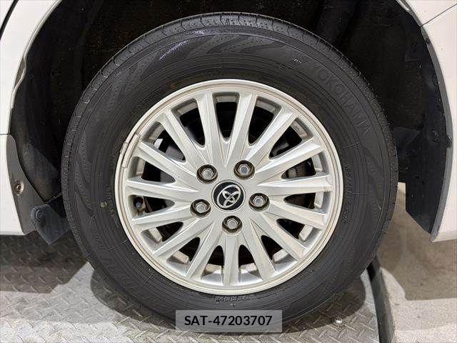 Toyota NOAH HYBRID 2016-03 7222827-28