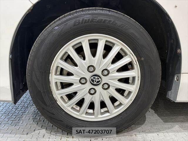 Toyota NOAH HYBRID 2016-03 7222827-29