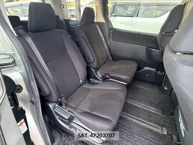 Toyota NOAH HYBRID 2016-03 7222827-7