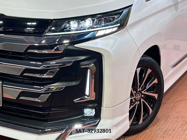 Toyota NOAH HYBRID 2023-07 7222850-12