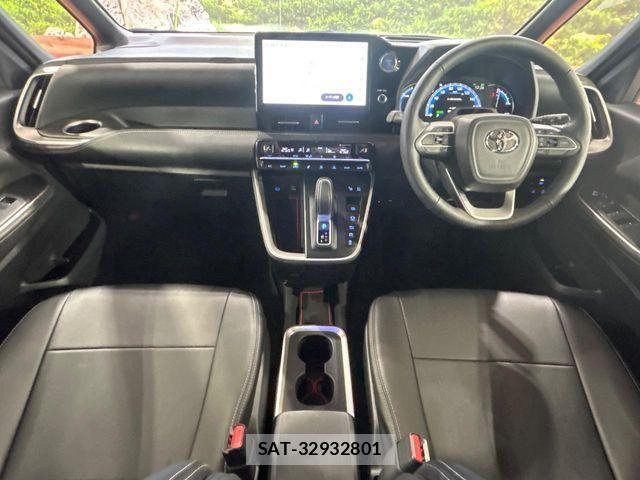 Toyota NOAH HYBRID 2023-07 7222850-1