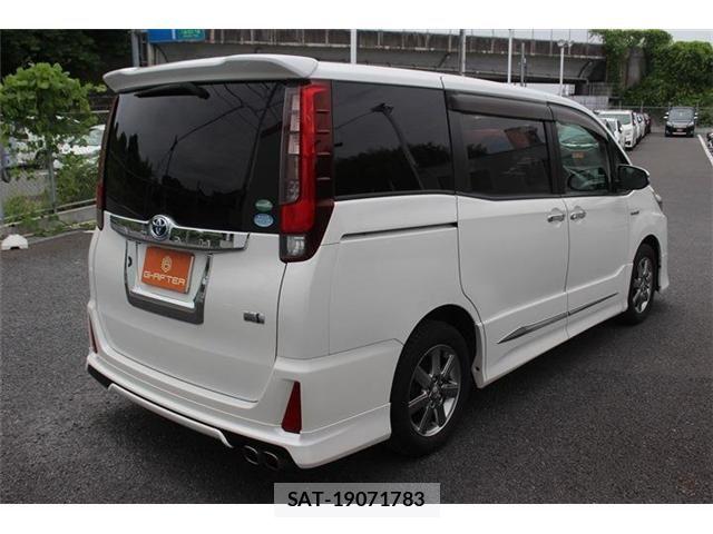 Toyota NOAH HYBRID 2016-02 7216614-10