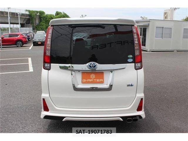 Toyota NOAH HYBRID 2016-02 7216614-11