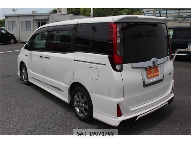 Toyota NOAH HYBRID 2016-02 7216614-12