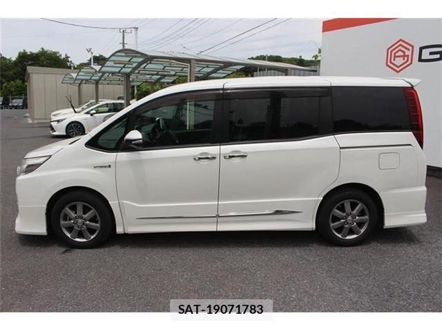 Toyota NOAH HYBRID 2016-02 7216614-13