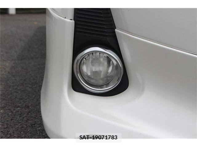 Toyota NOAH HYBRID 2016-02 7216614-16