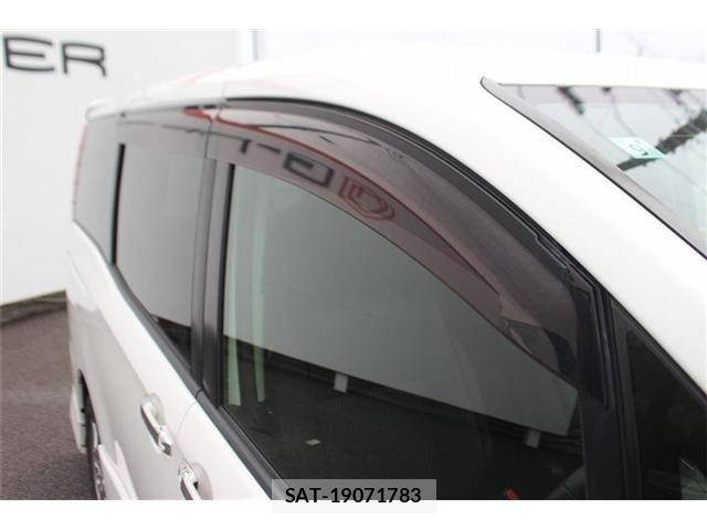 Toyota NOAH HYBRID 2016-02 7216614-22