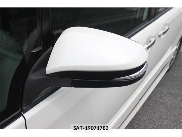 Toyota NOAH HYBRID 2016-02 7216614-23