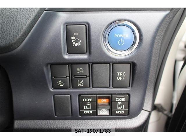 Toyota NOAH HYBRID 2016-02 7216614-6
