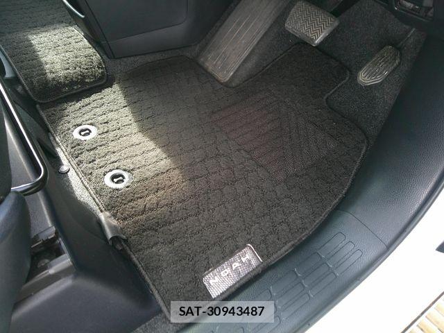 Toyota NOAH HYBRID 2019-01 7222825-24