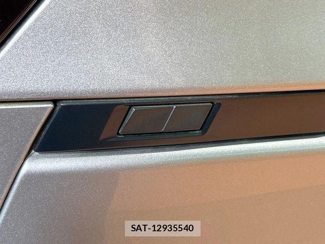 Toyota NOAH HYBRID 2022-10 7222837-8