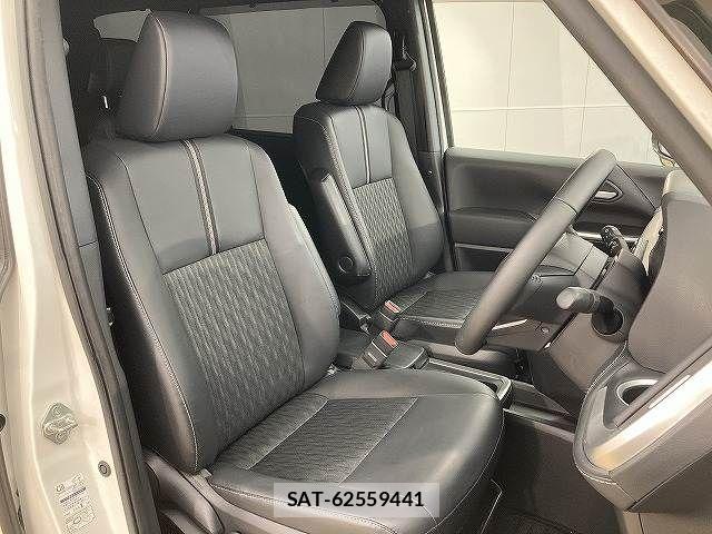 Toyota NOAH HYBRID 2022-06 7251754-4