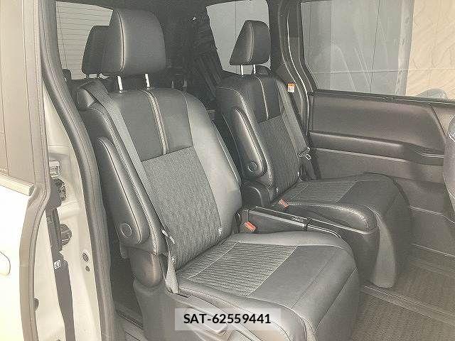 Toyota NOAH HYBRID 2022-06 7251754-5