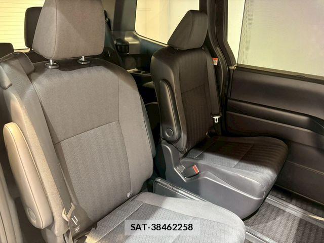 Toyota NOAH HYBRID 2022-04 7250277-15
