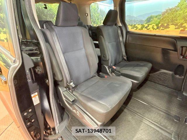 Toyota NOAH HYBRID 2016-08 7251762-9