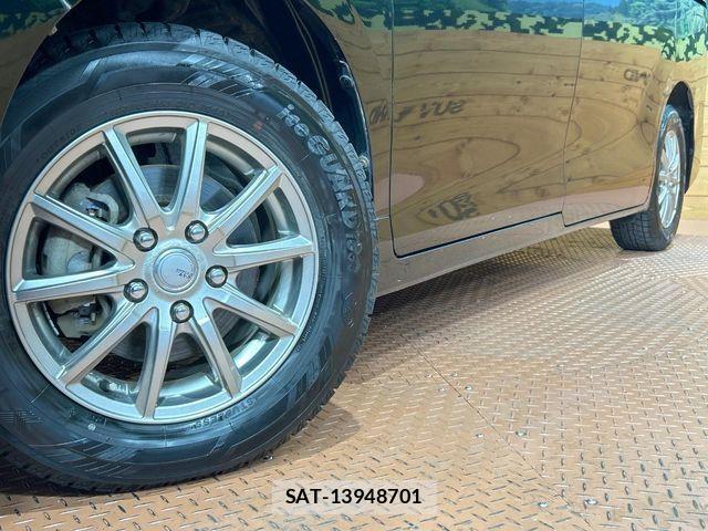 Toyota NOAH HYBRID 2016-08 7251762-12