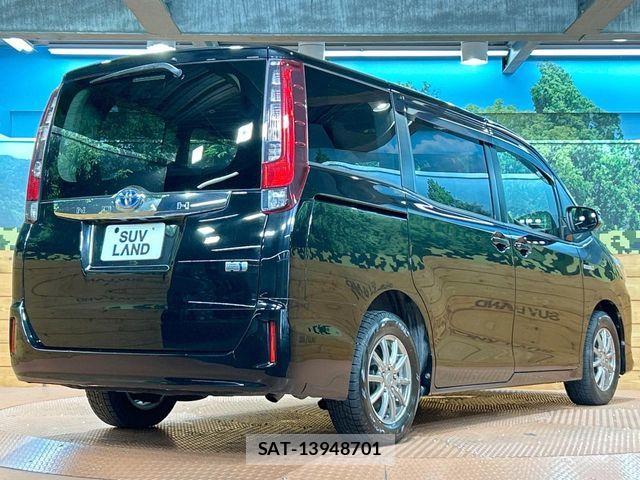 Toyota NOAH HYBRID 2016-08 7251762-17