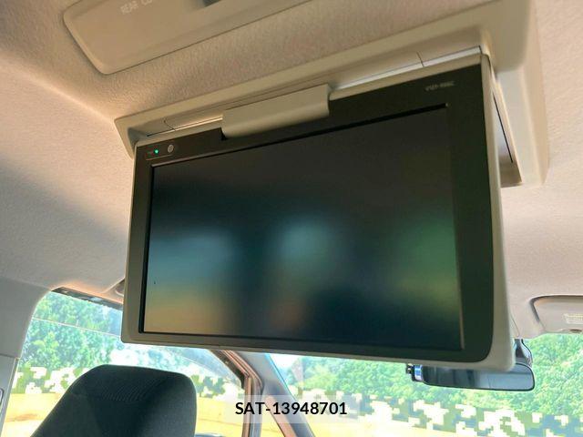 Toyota NOAH HYBRID 2016-08 7251762-2