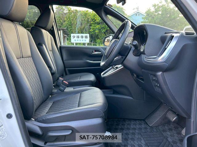 Toyota NOAH HYBRID 2022-10 7250708-9
