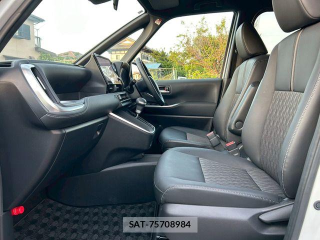 Toyota NOAH HYBRID 2022-10 7250708-12