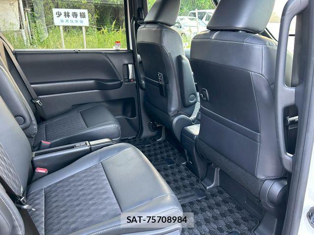 Toyota NOAH HYBRID 2022-10 7250708-14