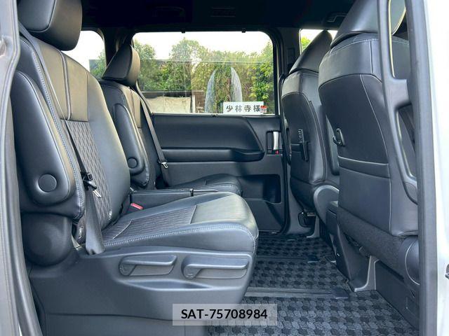 Toyota NOAH HYBRID 2022-10 7250708-15
