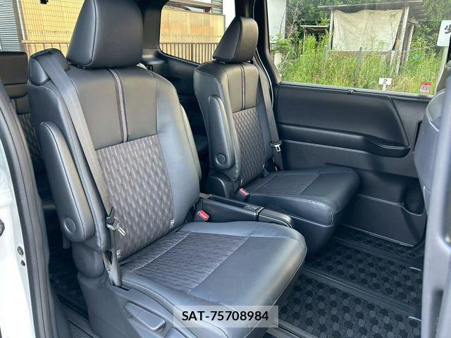 Toyota NOAH HYBRID 2022-10 7250708-16