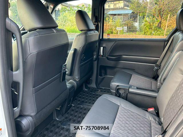 Toyota NOAH HYBRID 2022-10 7250708-17