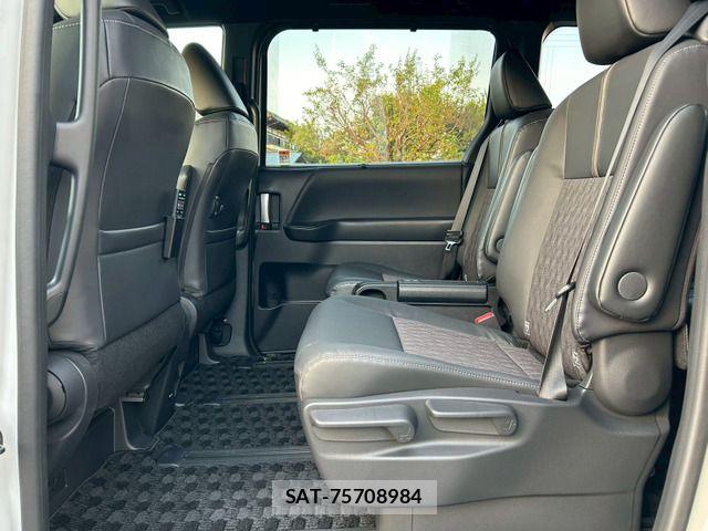 Toyota NOAH HYBRID 2022-10 7250708-18