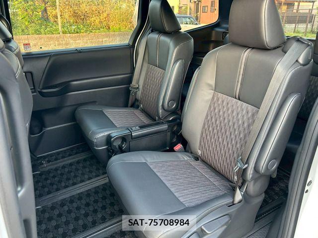 Toyota NOAH HYBRID 2022-10 7250708-19